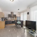 Funkcjonalny Apartament Blisko Plazy Z Balkonem W Miedzyzdrojach By Noclegi Renters *