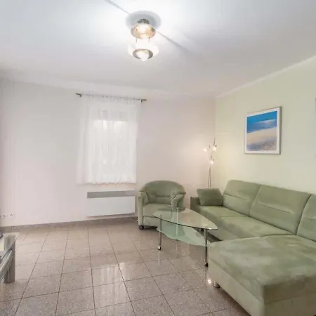 Funkcjonalny Apartament Blisko Plazy Z Balkonem W Miedzyzdrojach By Noclegi Renters Apartmán